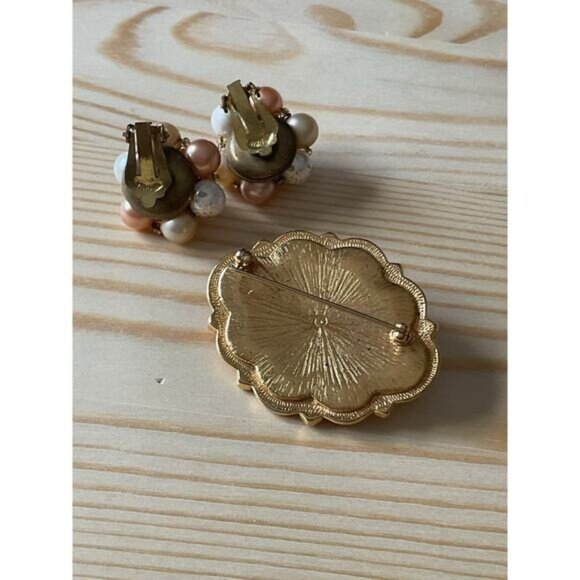 Vintage Napier Faux Pear Cluster Clip On Earrings and Pink Avon Pearl Brooch - Picture 3 of 4